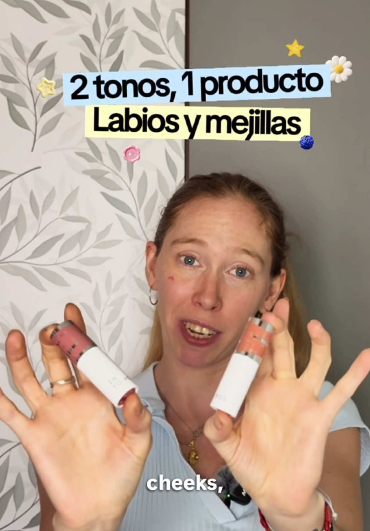 *Publi* 2 tonos, 1 producto y sirve para labios Y mejillas 💄✨  Te enseño el EM05 y el EM10 de INTO YOU, de YesStyle.  Un solo stick para dos usos: rápido, cómodo y perfecto para llevar en el bolso.  Yo ya tengo mi favorito, aunque ambos me encantan, pero quiero saber el tuyo 👀  ¿Team EM05 o team EM10? Cuéntamelo en comentarios 👇  Colaboración con @YesStyleInfluencers @intoyoucosmetics 🛍️ Te dejo mi código de descuento :  AMJ1913 y el 🔗 está en la bio 📍 #yesstyle #yesstyleinfluencer #intoyoucosmetics #intoyou #lipandcheekmud 