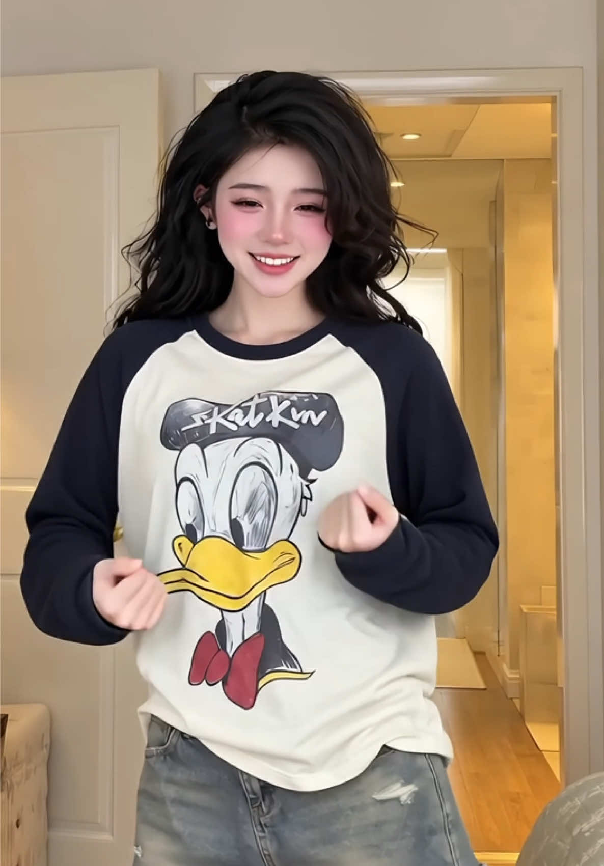 Áo thun in hình dễ thương, chất mỏng nhẹ nên mặc lên vừa thoải mái vừa có vibe trẻ trung 🌷 Phối với quần suông hay chân váy đều xinh nha Bấm giỏ hàng vàng bên dưới để rinh em áo 79K về nha #aothunnu #aothundethuong #aothunmuhe #thoitrangnu #phoidodep  