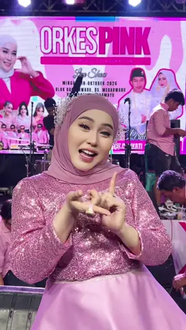 Helikopter Orkes Pink lagi yuhuuu 🚁 #aliyahmusiccolaboration #orkespink #sitialiyah #helikopterturunkepadang #viral 