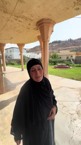 كانت #ام_حيدر  تردد 🇮🇶 ابيات  ابطال القوات الامنية 👮🏻‍♂️ عند تحريرها .. من الارها.ب