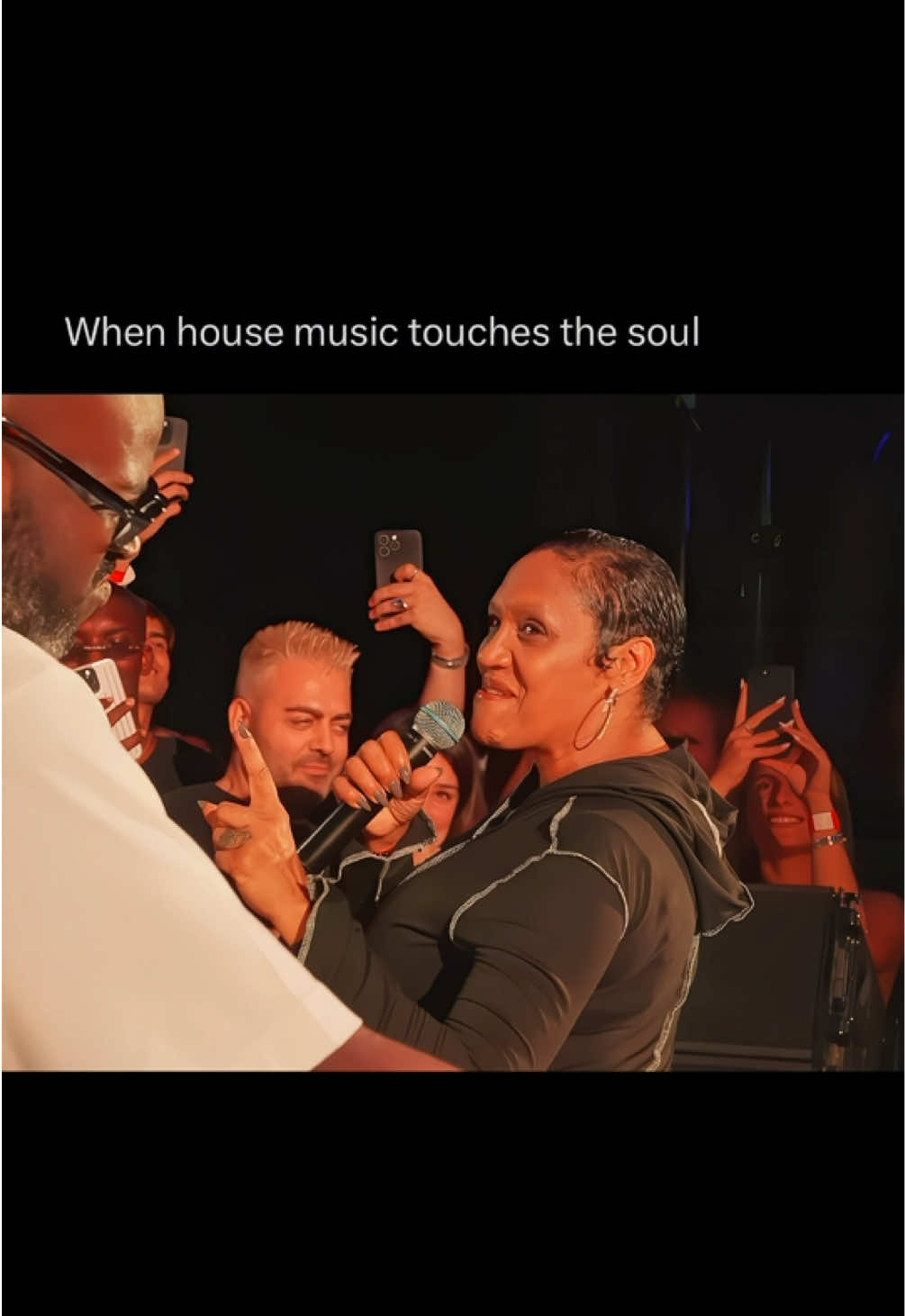 Imagine being in the crowd for this On September 14, 2024, Black Coffee brought out legendary house vocalist Julie McKnight during his Saturday residency at Hï Ibiza. McKnight performed her iconic vocals from Kings of Tomorrow’s “Finally” over “The Rapture Pt. III,” Black Coffee’s 2023 Afro house collaboration with &ME. The fusion of classic soulful house and modern Afro house created an unforgettable moment that became one of the highlights of Ibiza’s 2024 season. #edm #edmmusic #electronicdancemusic #housemusic #blackcoffee