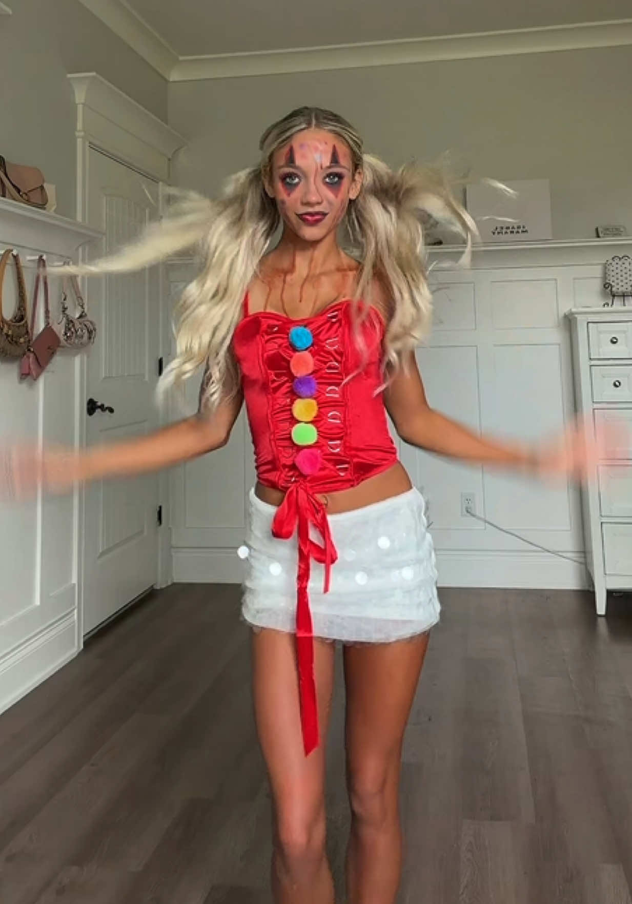 clown costume inspo 🤡 #halloween #transition #clown #costume #halloweencostume 