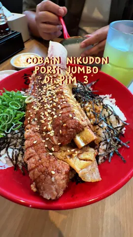 dimana lagi coba nemu nikudon segede ini🫵🏻😭  jujur ini dominan manis dan lumayan gurih, rasanya cukup medok jadi enakkk bgt! setelah dikasih kuah jadi lebih comfort aja gitu rasanya, kuahnya pun gurih! pokoknya gak tawar💯🤍  📍@Ramen Seiya (PIM 3) #pondokindahmall #ramenseiya #kulinerjakarta #placetogojkt #nikudon 