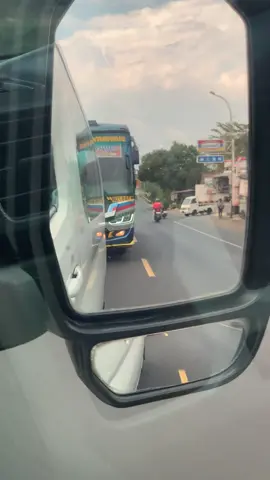 Postingan 51 || Tulung sam nek nyurung ojo mepet mepett 😭😭, asli keder dengkule 😭🙏 ━━━━━━━━━━━━━━━━━━━━ SEWA MOBIL JOGJA + DRIVER 🚘 Toyota Avanza 🚙 Toyota Innova Reborn 🚙 Toyota Innova Zenix 🚐 Toyota Hiace Commuter 🚐 Toyota Hiace Premio 🚐 Isuzu Elf Long 🚌 Medium Bus 🚌 Big Bus ━━━━━━━━━━━━━━━━━━━━ ✨ LAYANAN KAMI ✈️ Airport Transfer 🏝️ Private Tour Jogja 🏛️ City Tour 🌋 Merapi Jeep Tour 🏯 Borobudur & Prambanan Tour 👨‍👩‍👧‍👦 Family Trip 💕 Honeymoon Trip 👥 Group Tour 🏢 Corporate Trip ━━━━━━━━━━━━━━━━━━━━ 💙 Agendakan liburanmu bersama Nayara Tour & Rent! “Fokus pada tujuanmu, biarkan kami mengurus perjalananmu.” Aman, Nyaman, dan Terpercaya! Pelayanan ramah • Armada bersih & terawat • Driver berpengalaman • Siap melayani wisata, bisnis, dan perjalanan luar kota. Terima kasih telah mempercayakan perjalananmu kepada Nayara Tour & Rent! 😊 #nayaratourandrent #rentalmobiljogja #sewamobiljogja #rentalmobilallinjogja #driverjogja