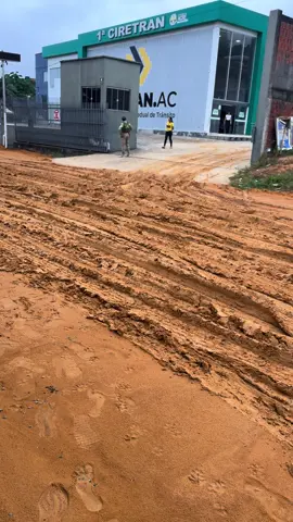 Nosso prefeito de czs é show so trabalha em epoca de inverno 