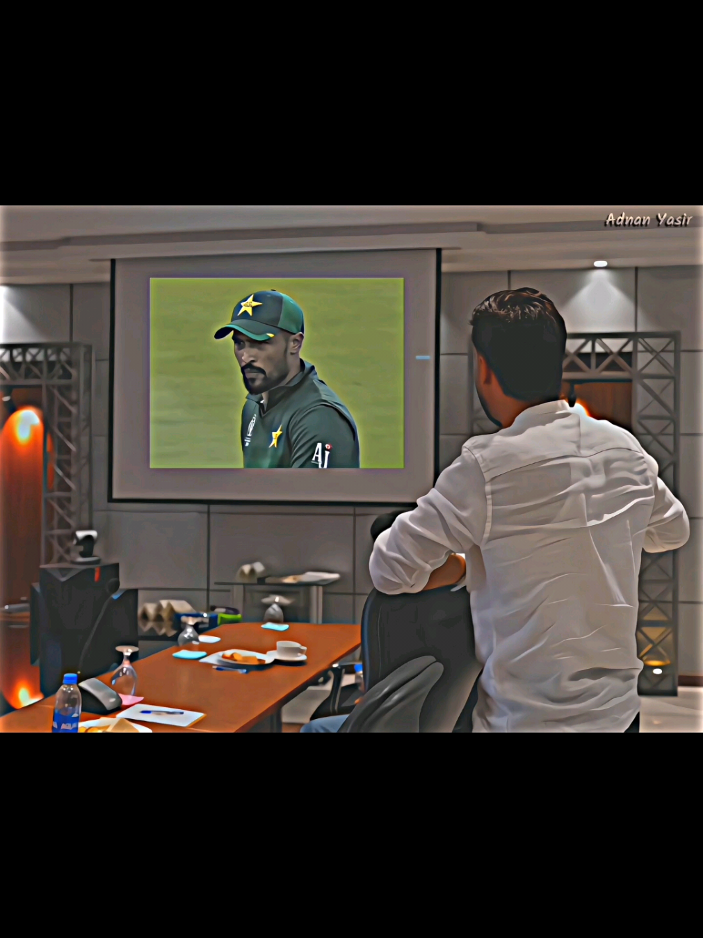 King Amir is watching his old video ❤‍🩹🥺🫀 ///...#muhammadamir #foryou #tiktokviral #trending #pleaseunfrezzemyaccount 