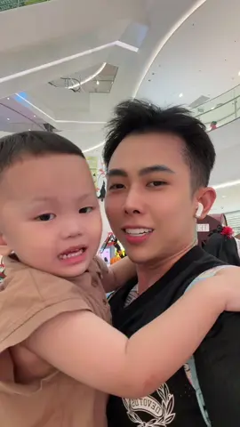 Ở nhà suốt ngày đòi xem con ma Halloween, nay được gặp rồi 🤣 #babimnamanh 