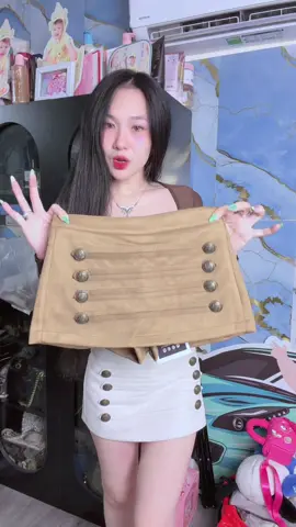 Quần váy da lộn phối khuy QCCC #jinpyvume4con #quanaoquangchau #tiktokshop #thoitrang #lamdep 