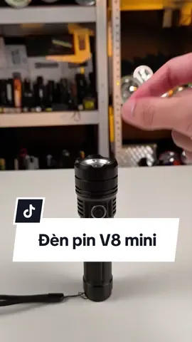 V8 mini mã đèn pin cầm tay nhỏ gọn, siêu sáng, pin trâu #denpinsieusang #chinhreviewthat 