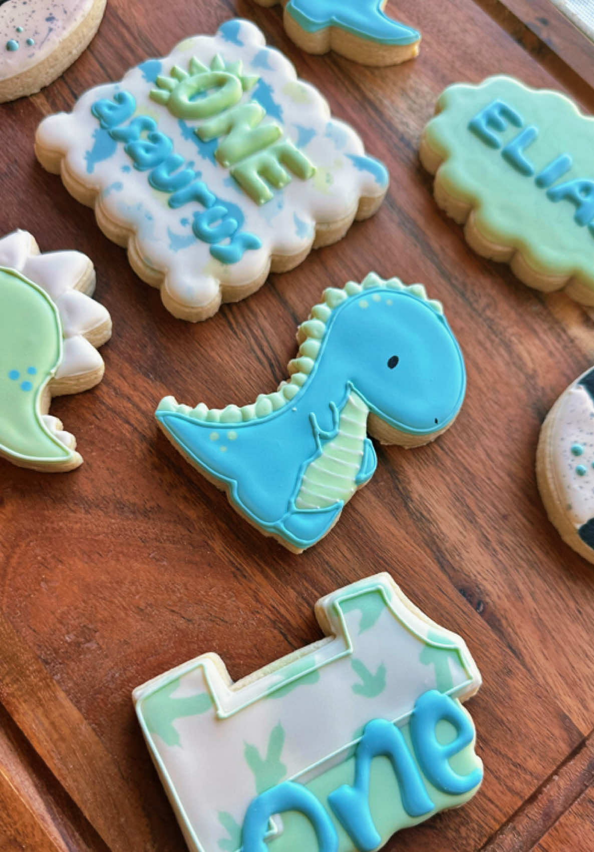Truly grateful for every single order because I genuinely love what I do! 💛 Here are some of my recent orders, and I think it’s safe to say that character cookies are becoming one of my favorite things to create! 🥹🍪 I’m always so proud of how they turn out, and knowing that I’m only a year into this journey makes me even happier with how far I’ve come. I’m so excited to keep learning, growing, and improving with every set I make. Thank you all so much for your continued trust and support. It truly means the world to me! Made with love, always. 💛 #SweetSolBakehouse #customcookies #customcakes #sugarcookies #homebaker 