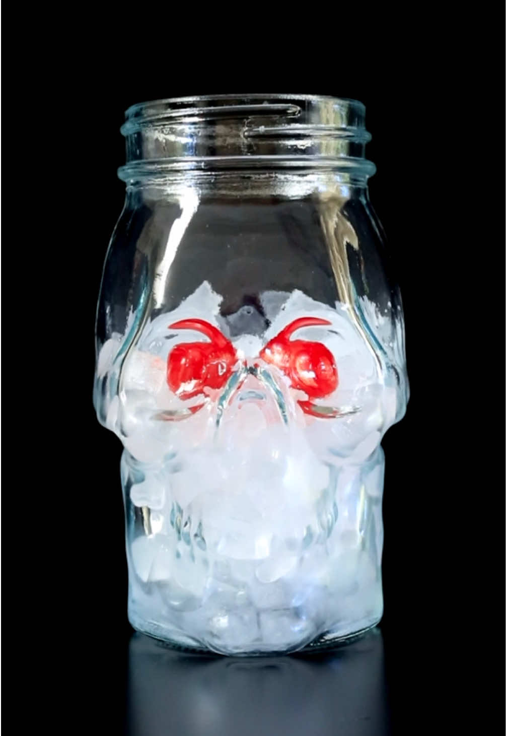 Dirty Shirley Skull 💀 What’s everyone drinking for Halloween this weekend?!? #halloween #cocktails #halloweenishere 