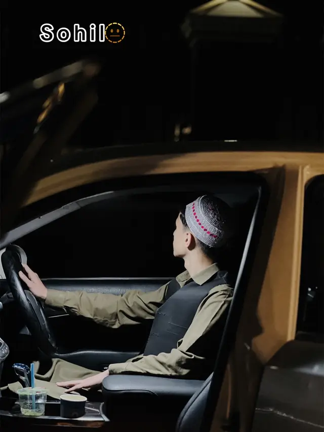 This photo definitely captures a nighttime vibe.  When you're driving at night, remember these things: 🚗 Vehicle make/model 🚦 Road conditions 💡 Headlight status significance Stay safe out there!  #fyp #viral #tiktok #unfreezemyacount #اکسبلور 