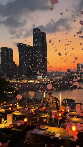 This is not Los Angeles or Manhattan, but Chongqing, China.#autumnmoonbarbecue #chongqing 