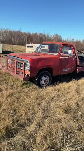 Havnt had a bb mopar around in awhile and it shows but good to remembers some of the differences from the sb #farmtok #farmtruck #mopar #bigblock 