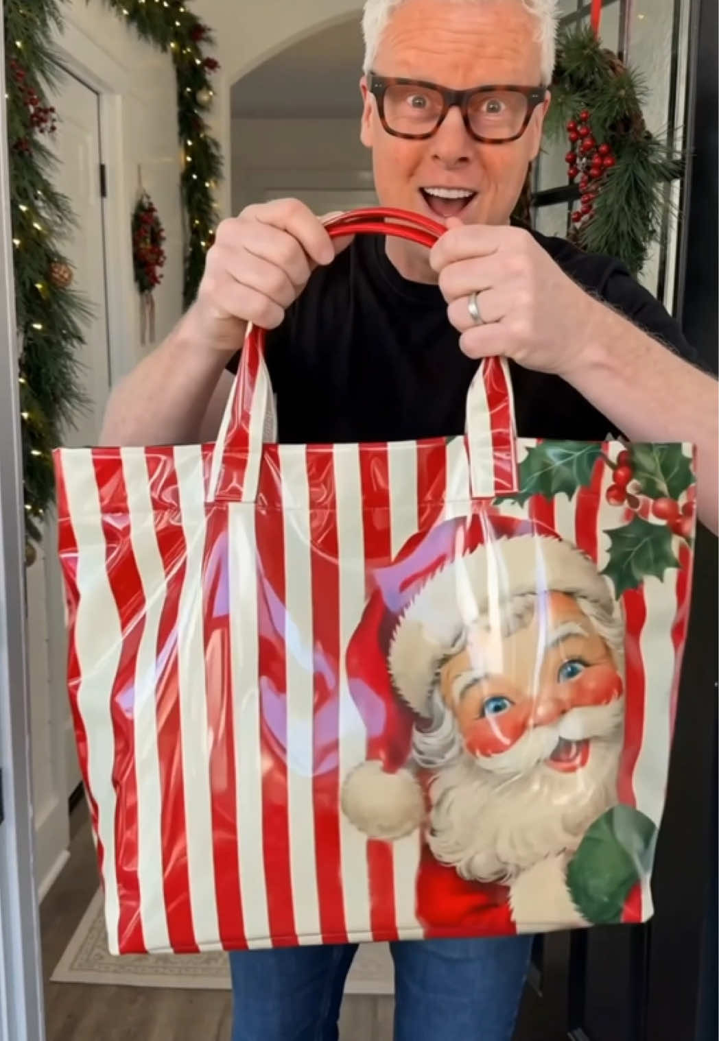 Retro Vintage-style Santa Tote Bag. #vintagechristmas #shopping #blackfriday #handbag 