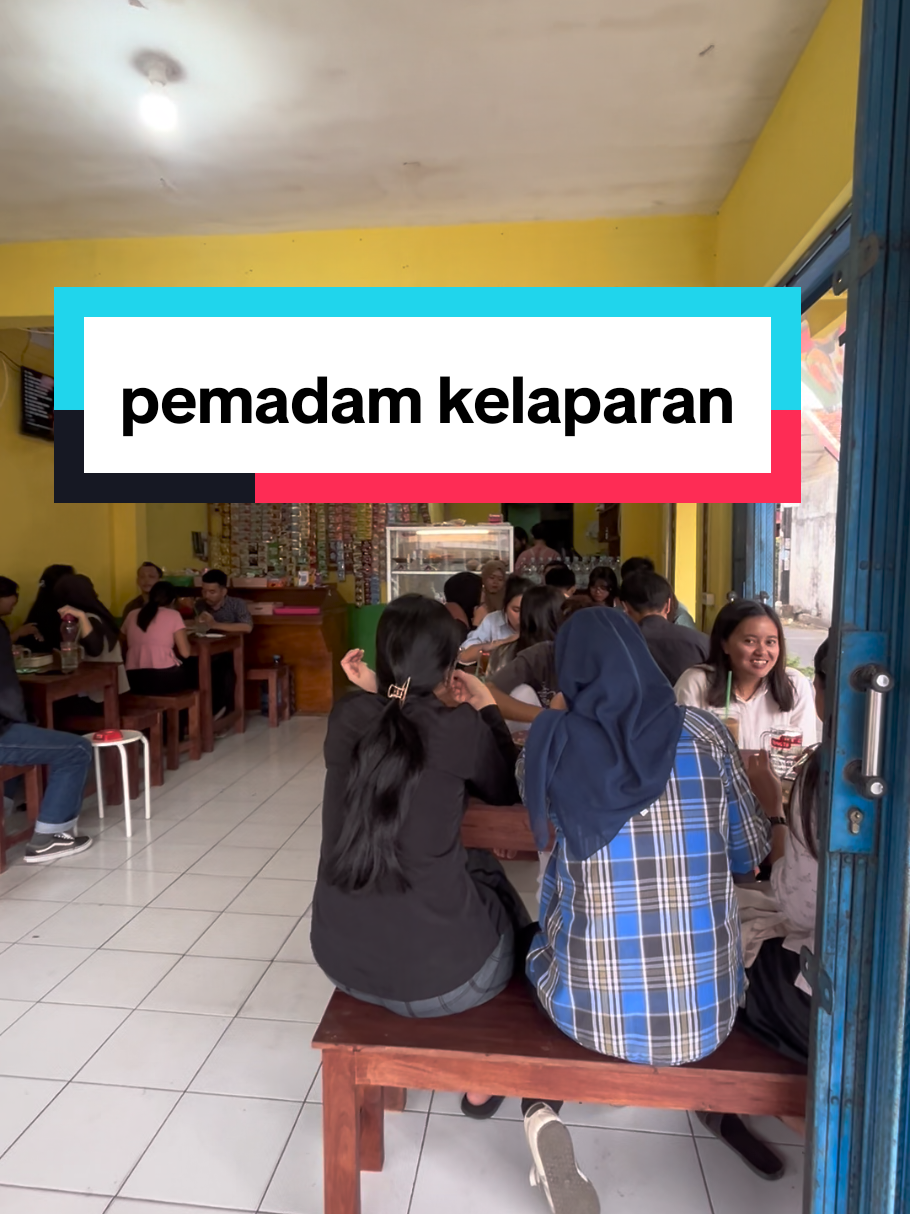 Pemadam kelaparan wayahe tampil cah 😁😁 #warungmakan #fyp #kulinerjogja #buka24jam #warmindokekinian 