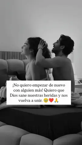 Dios conoce tu corazón y sabe que no deseas reemplazar a esa persona por alguien más. Lo que anhelas es ver sanadas las heridas, recuperar la confianza y volver a vivir el amor que un día los unió. Quizás hoy estén distantes, quizás haya palabras que dolieron y silencios que parecen interminables. Pero, incluso en medio de este dolor, puedes acercarte a Dios y entregarle todo lo que estás sintiendo.  Ora por tu sanidad, por la transformación de sus corazones y por la sabiduría para comprender lo que necesita cambiar. Pídele al Señor que, si existe un camino para reconstruir esa relación, los guíe hacia un nuevo comienzo basado en el perdón, el respeto y el amor verdadero. No tienes que resolverlo todo hoy. Confía en Dios, cuida tu corazón y recuerda que una reconciliación saludable necesita la voluntad y el compromiso de ambos. 