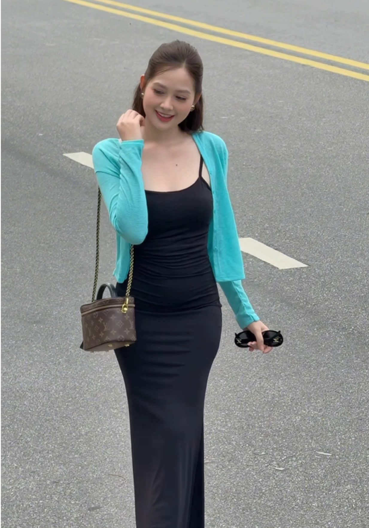 Cardigan xinh xắn, nhẹ nhàng mà dễ phối đồ lắm nha các nàng ơiii 🫶🏻  #tranlekhanhvan26 #thoitrangnu #aocardigan #vaybody #OOTD 