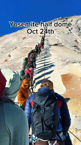 It was packed😭 I guess everyone had the same idea #yosemite #Hiking #nature #creatorsearchinsights #wellnesshabits @Strava @Yosemite National Park 