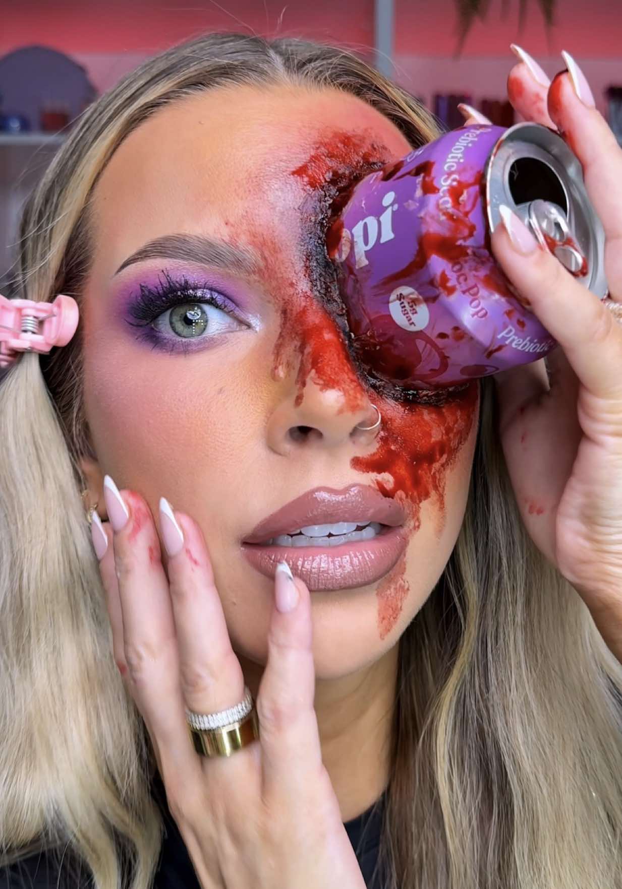 SFX can illusion 👻 IB: @Leah Comptonn  #halloween #halloweenmakeup #halloweenmakeupideas #easyhalloweenmakeup #sfx 