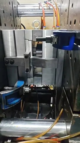 Jar preform mold