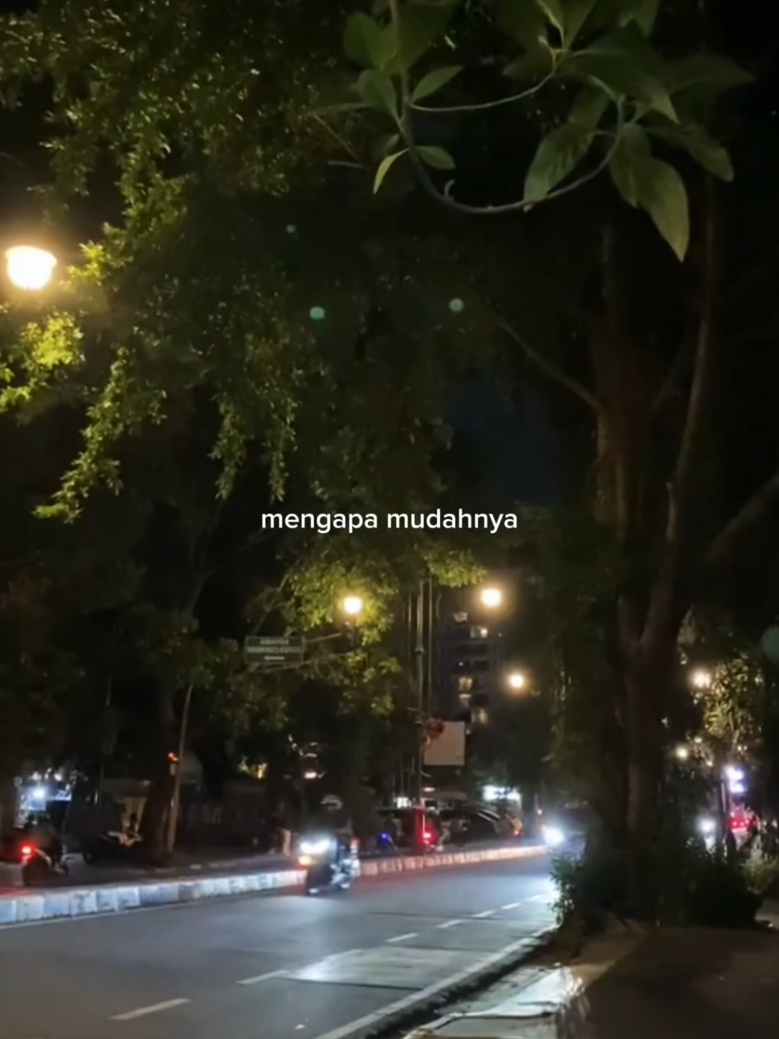 sakit banget ya🥀  #liriklagu #lyrics #xybca 
