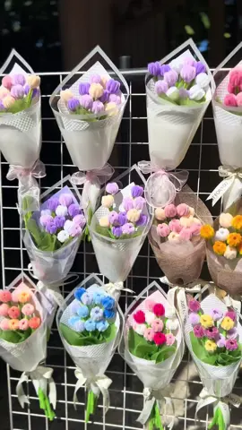 Dumadami na silaaaa 😹🙈😍 #handmade #crafts #fuzzywire #flowers #fyp  Flower and wrapping tutorial: 🍀Kia Marie🍀