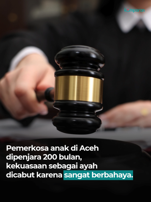 Mahkamah Syar’iyah (MS) Kutacane mencabut seluruh kekuasaan seorang ayah berinisial SJ (35) terhadap anak kandungnya yang berusia 14 tahun. Pencabutan tersebut dilakukan setelah SJ terbukti melakukan kekerasan seksual. Pengadilan menilai mempertahankan kekuasaan SJ sebagai orang tua dapat membahayakan keselamatan dan masa depan korban. Dikutip dari situs Mahkamah Agung, putusan itu dijatuhkan pada Rabu (21/10). Majelis hakim mengabulkan gugatan pembebasan kekuasaan orang tua yang diajukan Jaksa Pengacara Negara Kejaksaan Negeri Aceh Tenggara. Kekuasaan pengasuhan anak tersebut kemudian diserahkan sepenuhnya kepada ibu kandung korban. Sebelumnya, SJ telah dijatuhi hukuman pidana penjara selama 200 bulan atau 16 tahun 8 bulan. Hukuman tersebut telah berkekuatan hukum tetap. Dalam pertimbangannya, majelis hakim merujuk Pasal 49 Undang-Undang Nomor 1 Tahun 1974 tentang Perkawinan juncto Pasal 319a Kitab Undang-Undang Hukum Perdata (KUHPerdata). Hakim menilai pencabutan kekuasaan orang tua diperlukan untuk mencegah bahaya lebih lanjut terhadap anak. Majelis hakim juga mempertimbangkan kaidah fikih dar'u al-mafāsid awlā min jalbi al-maṣāliḥ, yang berarti menolak kerusakan lebih utama daripada mengambil kemaslahatan. Pertimbangan itu sejalan dengan prinsip hifzh an-nafs, yakni menjaga jiwa serta keselamatan fisik dan mental anak. Pencabutan kekuasaan orang tua tersebut dinilai merupakan langkah hukum untuk melindungi kepentingan terbaik bagi anak. Dalam putusan ini, yang dicabut adalah kekuasaan SJ sebagai orang tua, bukan statusnya sebagai ayah biologis korban. 📸: Dok. Shutterstock. ⁠ Baca selengkapnya dengan klik link di bio. Cari tahu berita update lainnya dengan download aplikasi kumparan di App Store atau Google Play.⁠ 📝: newsupdate | update | news | oneliner | updateme | R025 | E158 | E169 #bicarafaktalewatberita #kumparan⁠