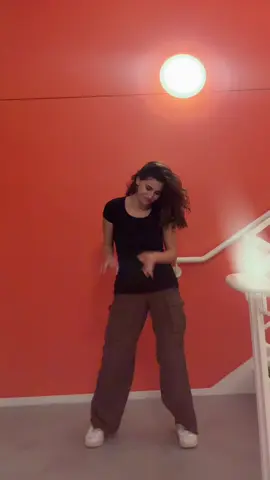 Definitely felt like an idiot trying to do this one 💀  #ArabTikTok #egypt #dance #fyp 