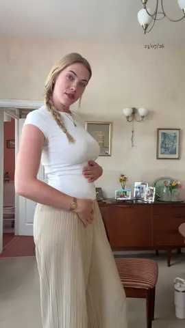 Just sesame and I in our little secret bubble at 5 weeks pregnant 🤣🥰🥹💫 posting from the drafts 🤍 #5weekspregnant#pregnancytok#pregnant#fyp 