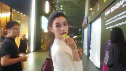 Mấy ảnh thì về nước còn Vy thì đi làm:)) trọn vẹn🤭 #trantieuvy 
