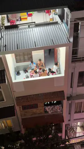 Đâu ra cả bầy dị trời