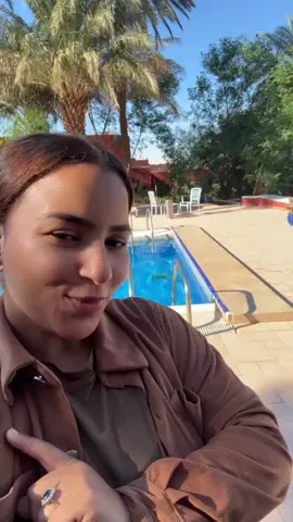 Week-end à Timimoun de quatre jours et trois nuits, nous avons choisi de séjourner à l’hôtel Gourara magnifique Hotel, avec une magnifique piscine, le thème totalement bédouin dans une prochaine vidéo, je vous mets, je vous montrerai les chambres ainsi que le petit déjeuner du matin et surtout le Road trip qu’on a fait torrent jusqu’à Timimoun en voiture car ça nous revenait moins cher, et on vous montrera l’itinéraire qu’on a décidé de prendre  #foruyoupage #timimoun #fyp 