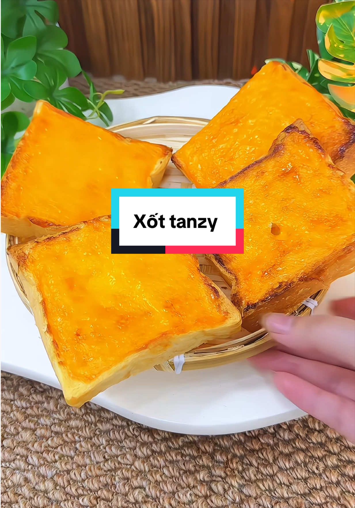Bánh mì nướng sốt phô mai #xotphomaitanzy #xotphomai #tanzyfoods 