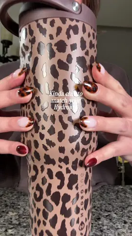 Did I buy the bottle to match the nails?? Maybe. #hydrojug #waterbottle #fallvibes #tortoisenails #cheetahnails 