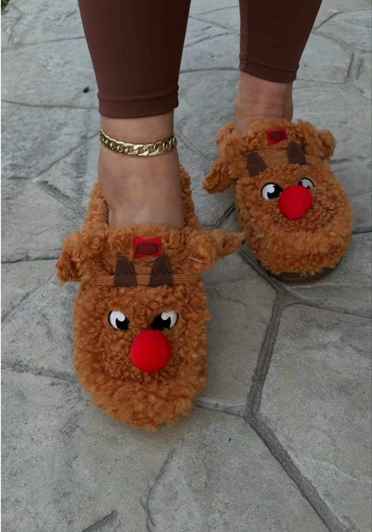 Heydude Cozy Reindeer Slippers @HeyDude  #heydudeshoes #slippers #reindeerslippers