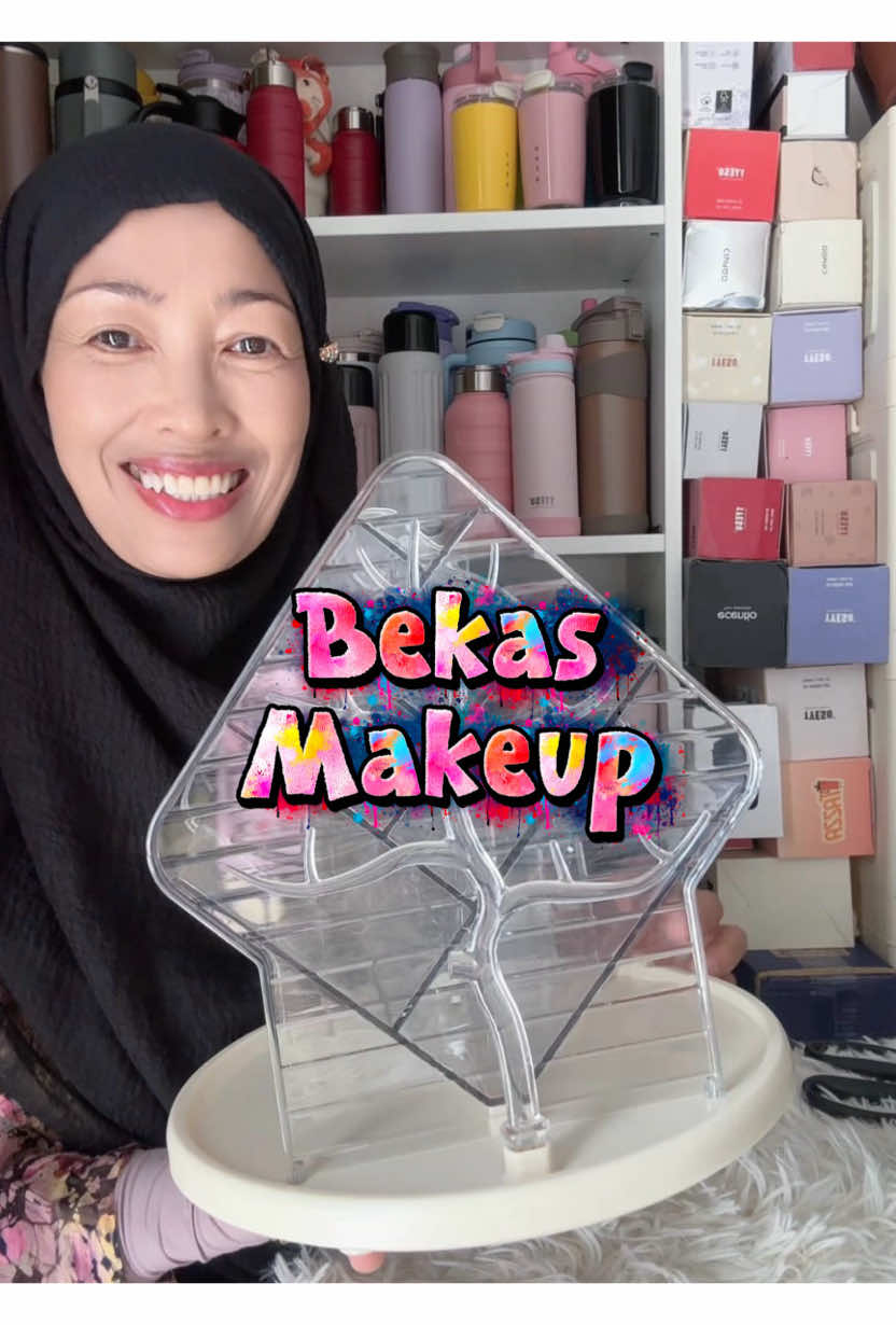 Senang ada bekas makeup yang boleh rotate macam ni. Boleh isi macam macam makeup. Lawa pulak tu. #ruzitakitchen #kedaitiktokkakita #kakitasharing #bekasmakeup #makeupholder 