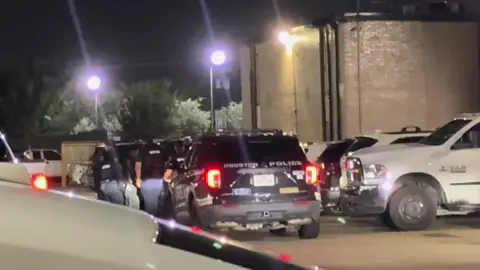 Happening right now at 6101 W Bellfort Ave. A person has been detained Following Assault at Oakwood Villa Apartments. Police received a report of a man attempting to throw a person off a balcony. #htx #htown #houston #houstontx #houstontexas               
