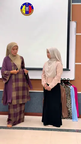 Stres di tempat kerja? Jangan biarkan sampai hilang mood dan semangat! Dalam content kali ini, saya kongsikan cara mudah untuk urus stres di tempat kerja supaya kita dapat bekerja dengan lebih tenang dan kekal profesional.  Terima kasih kepada Pejabat Pengarah Tanah dan Galian Wilayah Persekutuan kerana menjemput WISE untuk mengendalikan Kursus Imej Berpengaruh. Seronok dapat berkongsi ilmu dan belajar bersama para peserta!  #ImejBerpengaruh #WISE #PengurusanStres #KeterampilanProfesional #perundingimej