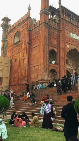 منزل کا ملنا اسان نہیں  راستے کیا کیا چھین لیتے ہیں  یہ صرف مسافر جانتا ہے . #foryou #viral #fyp 