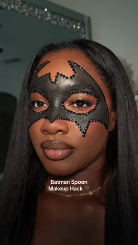 Batman Spoon Makeup Hack🦇🔥 @zozo 💕 - #batmanmakeup #batmanmakeuphack