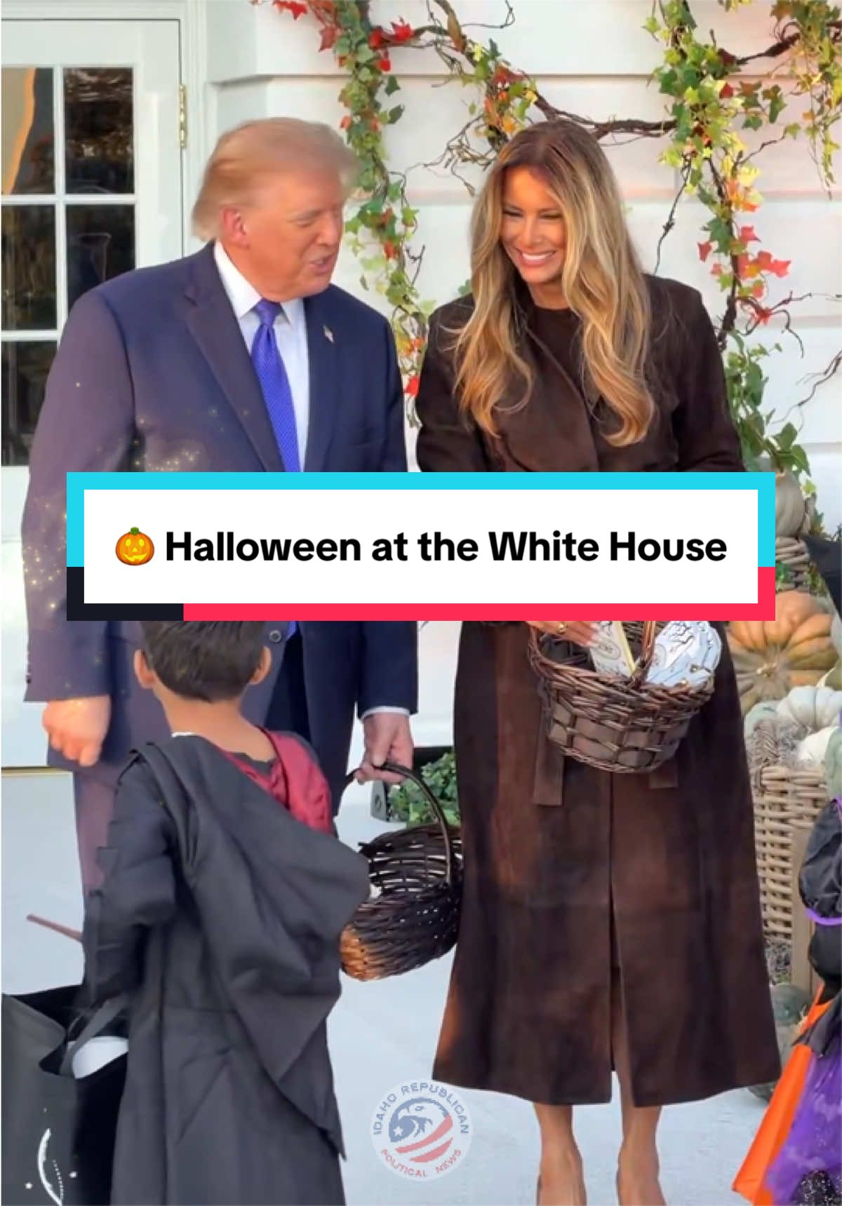 President Trump & First Lady Melania Trump hosted a Halloween trick-or-treat event at the White House, welcoming families, handing out candy, sharing laughs over the funny costumes and cheering on the United States Air Force Strings. Guests had a wonderful time taking part in the festivities! 🎃🇺🇸 #Halloween #WhiteHouse #PresidentTrump #America #TrickOrTreat 