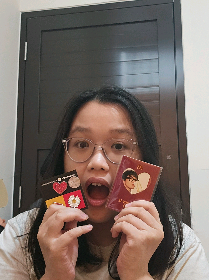 unboxing mcd × peaceminusone (GD Collab) pin series #bigbang #gdragon #mcdxgdragon #peaceminusone #mcdonalds 