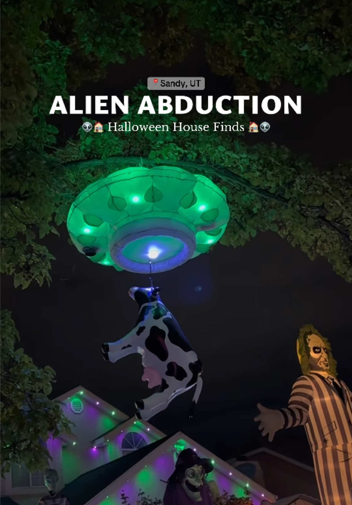 Una casa que combina luces de colores, esqueletos, brujas, inflables tenebrosos y hasta una vaca siendo abducida por un OVNI 👽🛸🐄  📣 Si visitas la casa, recuerda ser respetuoso con los dueños y su propiedad ✨ Thanks to the amazing homeowners for sharing their Halloween spirit! 👻 📍 8036 Lodgepole Dr, Sandy, UT 84094 #halloweenactivities #utahhalloween #halloweenhouse #halloweendisplay #alienabduction 