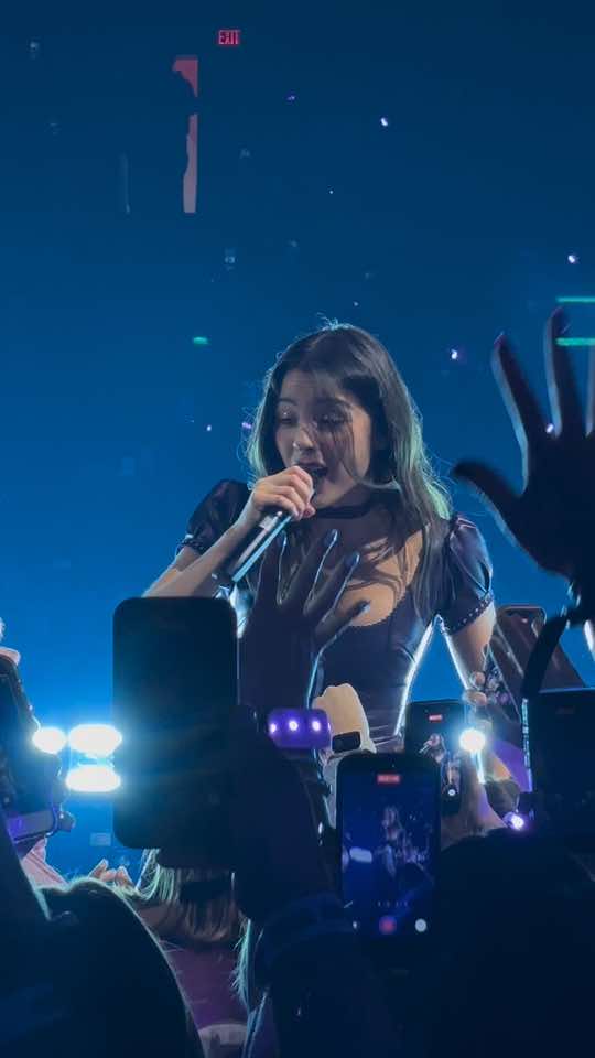 @Olivia Rodrigo you saw me on 8th ave. and paid me no mind #unraveledtour #oliviarodrigo #concert #fypシ #stupidsong 