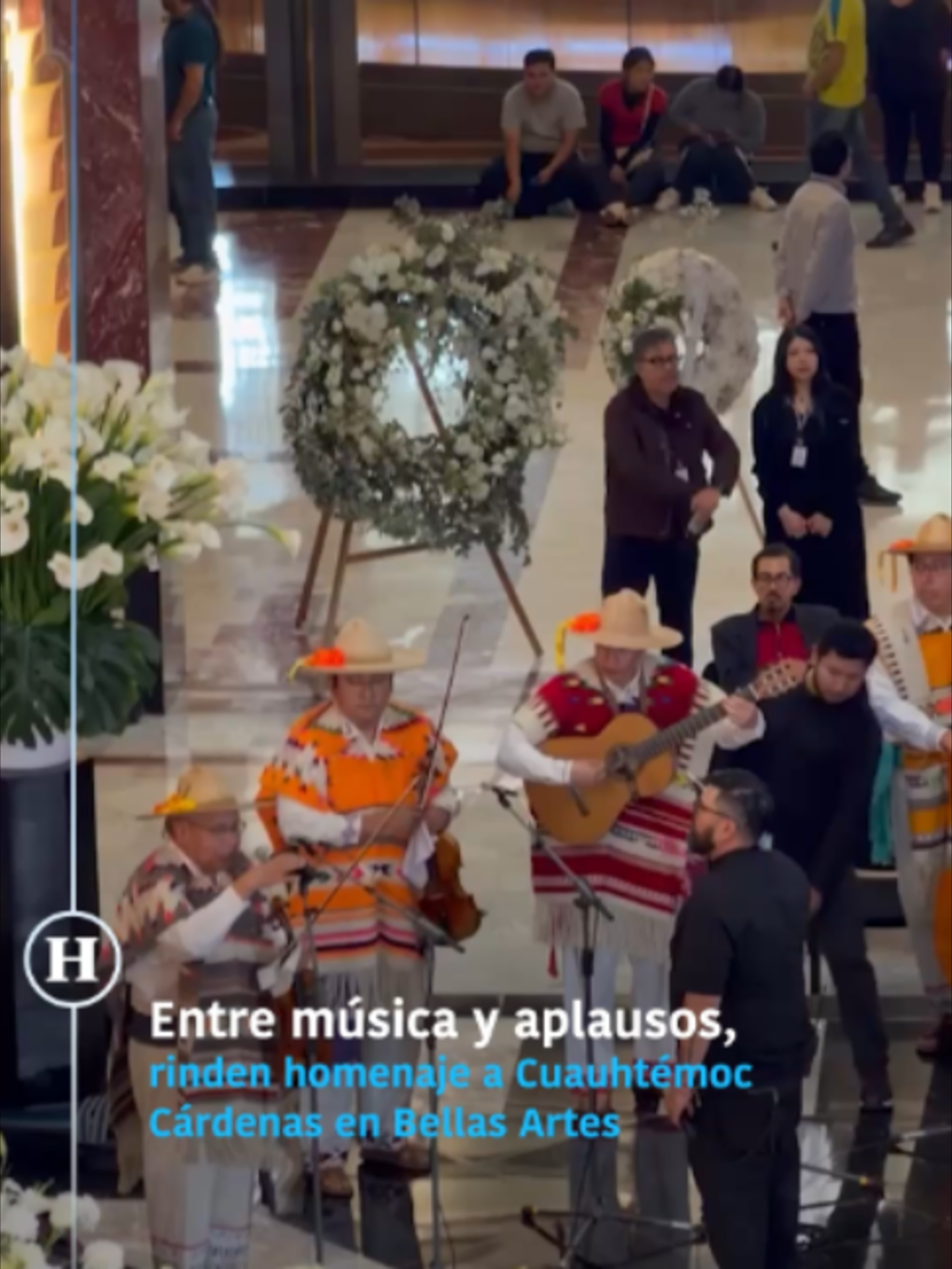 🕊️ Entre música y aplausos, se lleva a cabo el homenaje a Cuauhtémoc Cárdenas en el Palacio de Bellas Artes, donde familiares, amigos y figuras de la vida política se reúnen para despedir y reconocer su trayectoria.