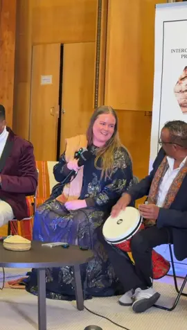 A Swedish girl beautifully singing in Somali at Somali Week in Stockholm! 🇸🇴🇸🇪❤️🎶� #somaliweek #behindthescenes #somalisweden🇸🇪🇸🇴 #swedenaroos #hidoiyodhagan 