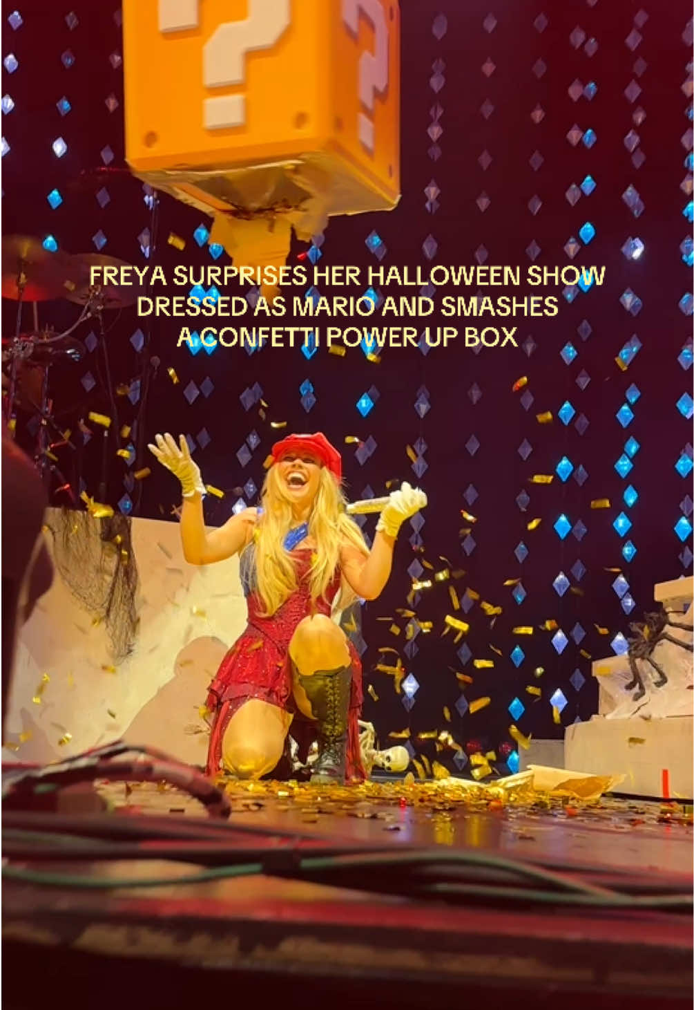 now THAT’S how you do a halloween show!!!! #freyaskye #halloween #starsaligntour #starsaligntourleg3 #supermario @Freya Skye 
