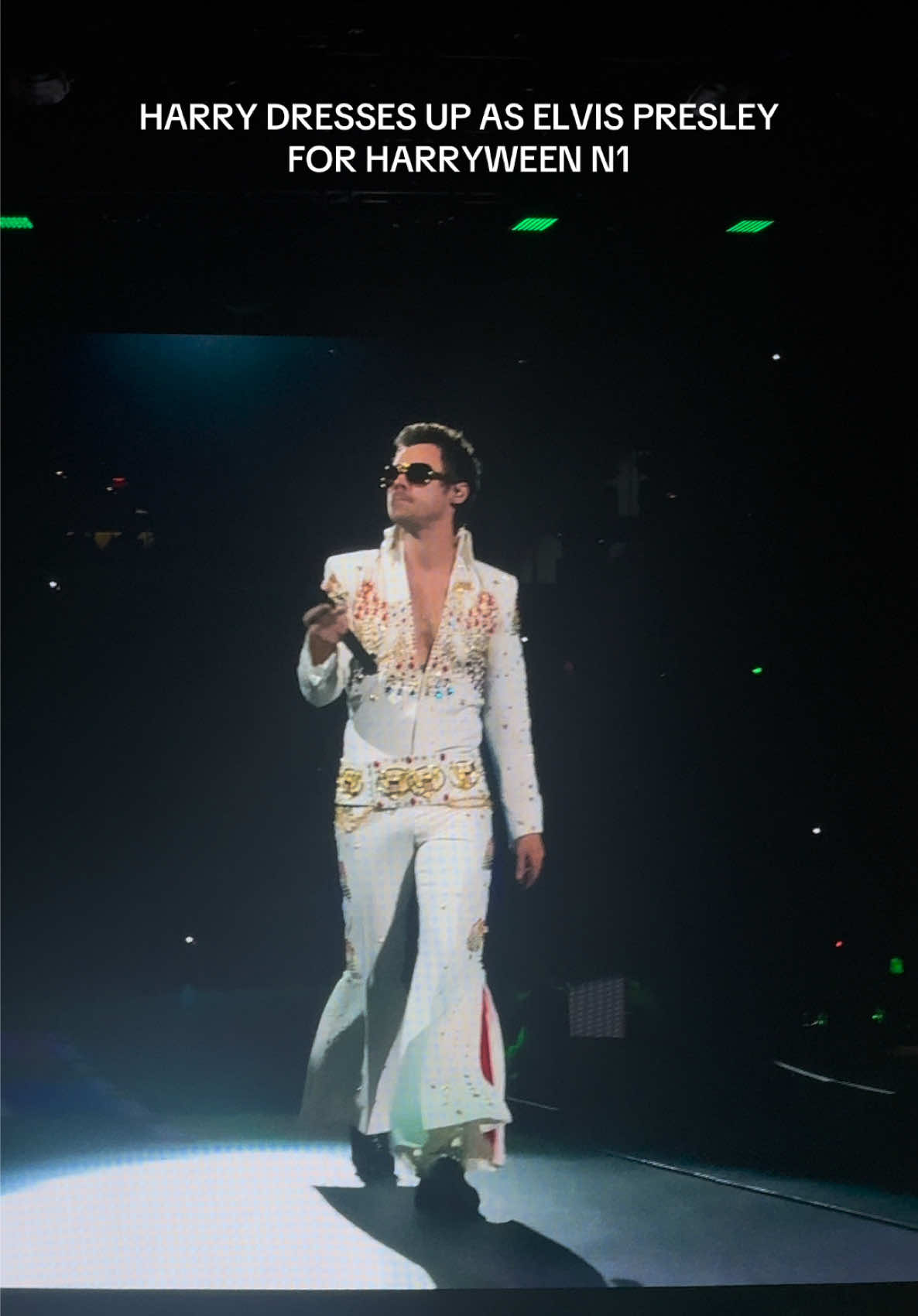 HARRY AS ELVIS AND HIS BAND AND DANCERS ARE ALL DIFFERENT VERSIONS OF HARRY !!!! #harryween #harrystyles #togethertogether #madisonsquaregarden #halloween @HSHQ 