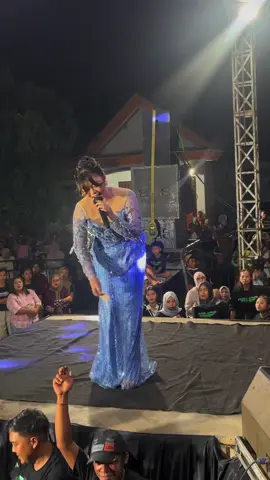 patah hatii bukan 😁😁 @Novi Novitaa 🎤🎤💃💃 #omegamusic #pengemiscinta #novinovita #livemusik #fyp 